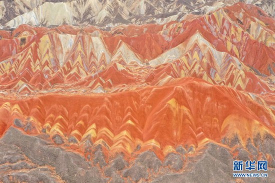 Көрінісі көз сүйсіндіретін Жаңие（Қытайдың солтүстік батысындағы Ганьсу өлкесінде орналасқан）дүние жүзілік геологиялық паркі