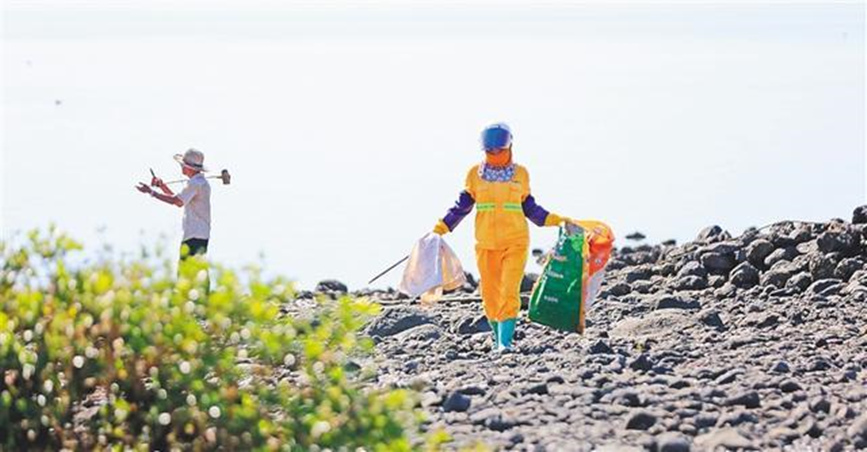 Хайнань өлкесінің тазалығын қорғаған теңіз косметологтары (әрлегіштері)