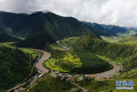 Фотода 7 тамыз күнгі Цинхай өлкесі Голуо Тибет автономиялы облысы Банма ауданындағы Марко өзені.