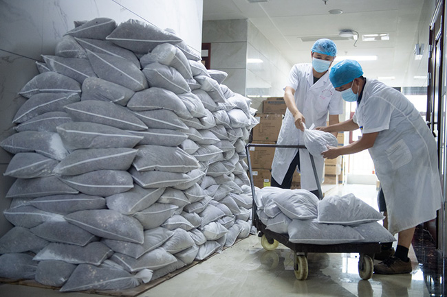 Чжанцзяцзы қаласында Қытай медицинасын эпидемияның алдын алу және сақтануға қолданы