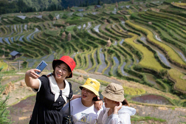 Мереке демалысында елдің ішкі туризмнен түскен табысы 389,061 миллиард юанға жетті