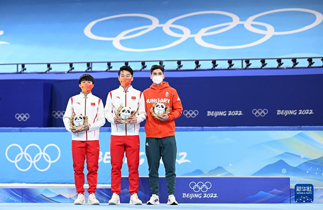 Шорт-тректен ерлер арасындағы 1000 метрлік финалда Қытай спортшысы Рен Цзывэй бас жүлде алды