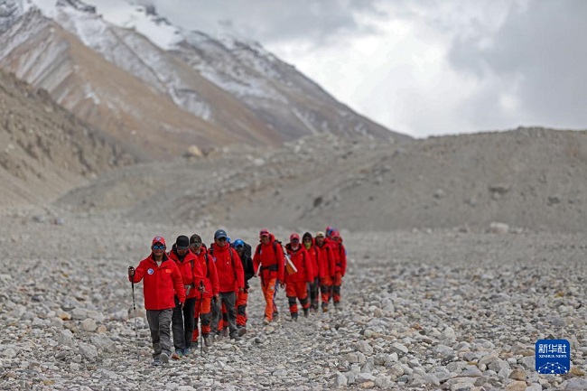 Джомолунгма（Эверест）экспедициясы тобының мүшелері базалық лагерьге оралды