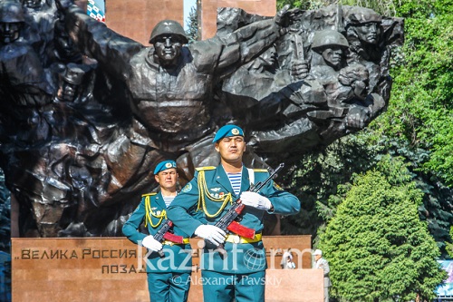 Алматылықтар Жеңіс күнін сән-салтанатымен тойлады