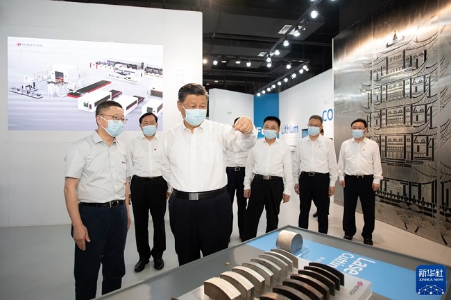 Си Цзиньпин: Ғылым мен технологияның тізгінін қолға алайық