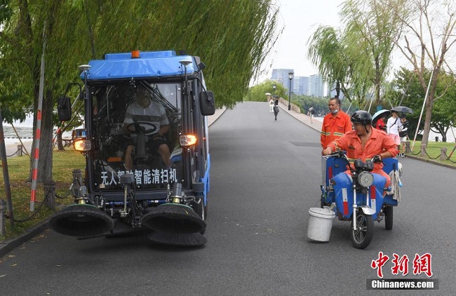 Ханчжоудағы 5G жүргізушісіз интеллектуалды тазалау машинасы