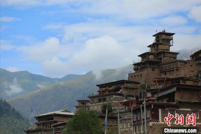 Сычуань өлкесіндегі 700 жылға жуық сақталған тибеттің дәстүрлі үйлері