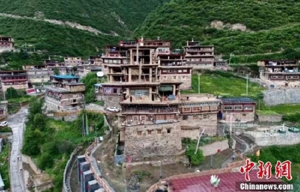 Сычуань өлкесіндегі 700 жылға жуық сақталған тибеттің дәстүрлі үйлері