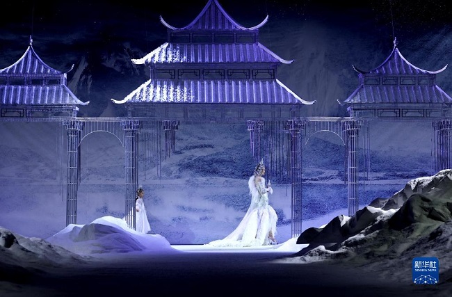 Қытай халықаралық сән апталығының (2023 көктем/жаз топтамасы) ашылу шоуы Бейжіңде өтті