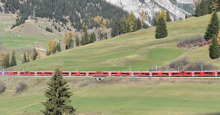 Швейцария ең ұзын жолаушылар пойызымен рекорд орнатты