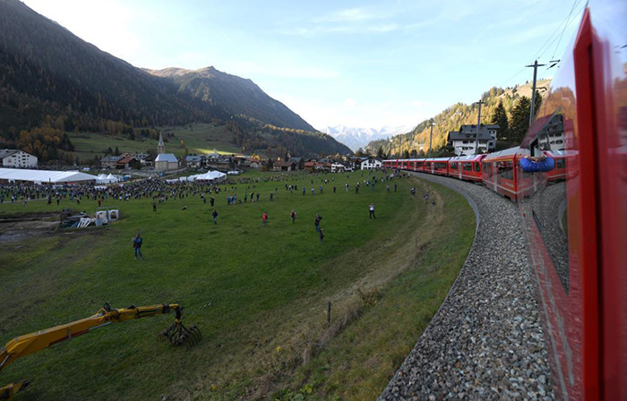 Швейцария ең ұзын жолаушылар пойызымен рекорд орнатты