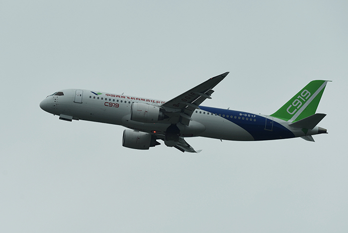 Отандық C919 үлкен жолаушылар ұшағы алғаш рет Қытайдың аэроғарыш көрмесінде көрсетілді