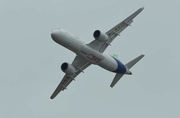 Отандық C919 үлкен жолаушылар ұшағы алғаш рет Қытайдың аэроғарыш көрмесінде көрсетілді