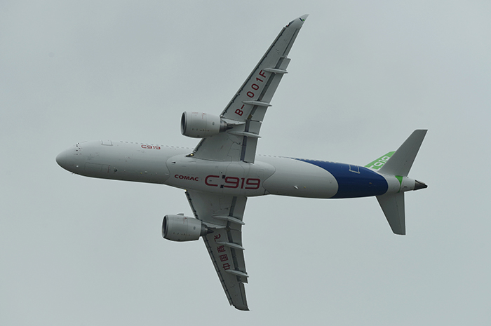Отандық C919 үлкен жолаушылар ұшағы алғаш рет Қытайдың аэроғарыш көрмесінде көрсетілді
