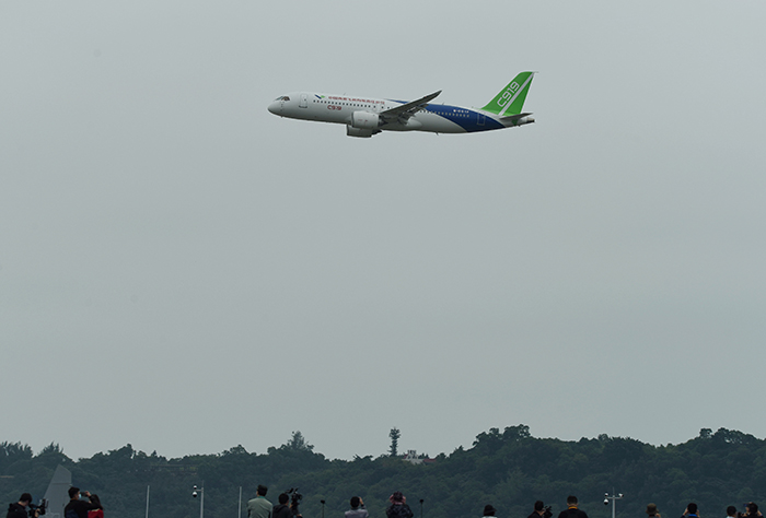 Отандық C919 үлкен жолаушылар ұшағы алғаш рет Қытайдың аэроғарыш көрмесінде көрсетілді