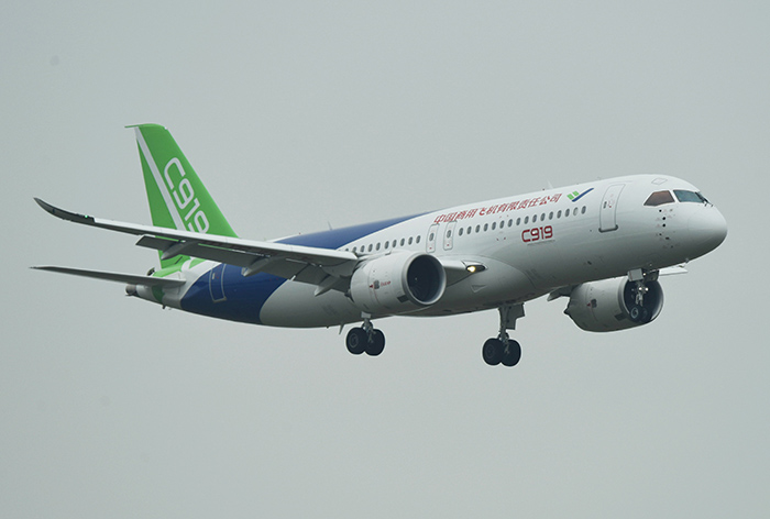 Отандық C919 үлкен жолаушылар ұшағы алғаш рет Қытайдың аэроғарыш көрмесінде көрсетілді