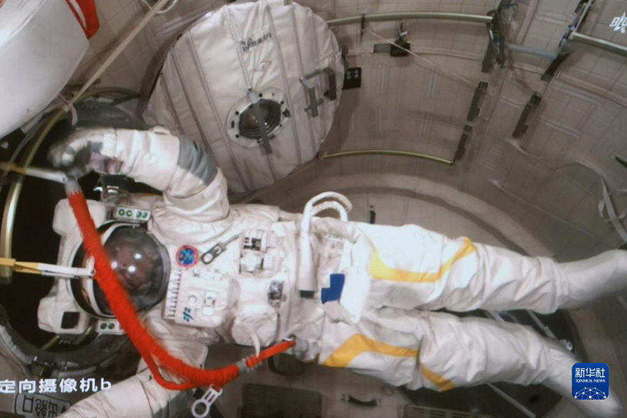 Шэньчжоу-14 астронавының экипажы үшінші реткі тысқа шығудың барлық тапсырмаларын сәтті орындады