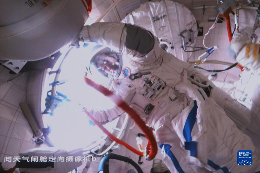 Шэньчжоу-14 астронавының экипажы үшінші реткі тысқа шығудың барлық тапсырмаларын сәтті орындады