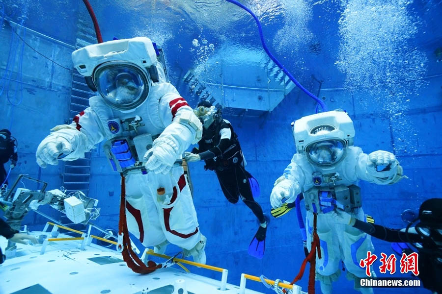 Шэньчжоу-15 ғарышкерлерінің ұшуға әзірлік жаттығулары