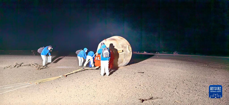 «Шэньчжоу-14» ғарыш кемесінің қайтарылған кабинасы сәтті қонып, Шэньчжоу-14 миссиясы толығымен орындалды