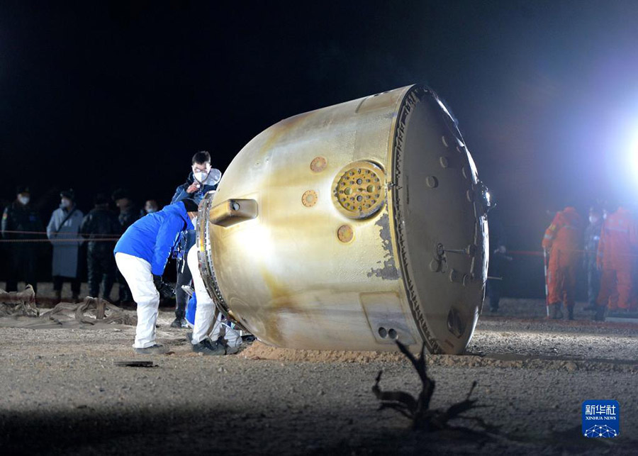 «Шэньчжоу-14» ғарыш кемесінің қайтарылған кабинасы сәтті қонып, Шэньчжоу-14 миссиясы толығымен орындалды
