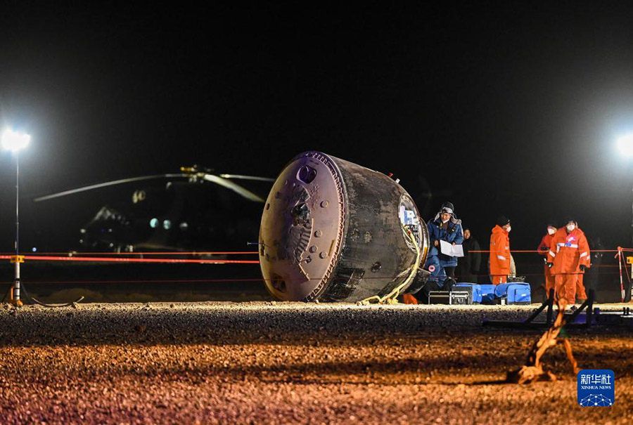 «Шэньчжоу-14» ғарыш кемесінің қайтарылған кабинасы сәтті қонып, Шэньчжоу-14 миссиясы толығымен орындалды