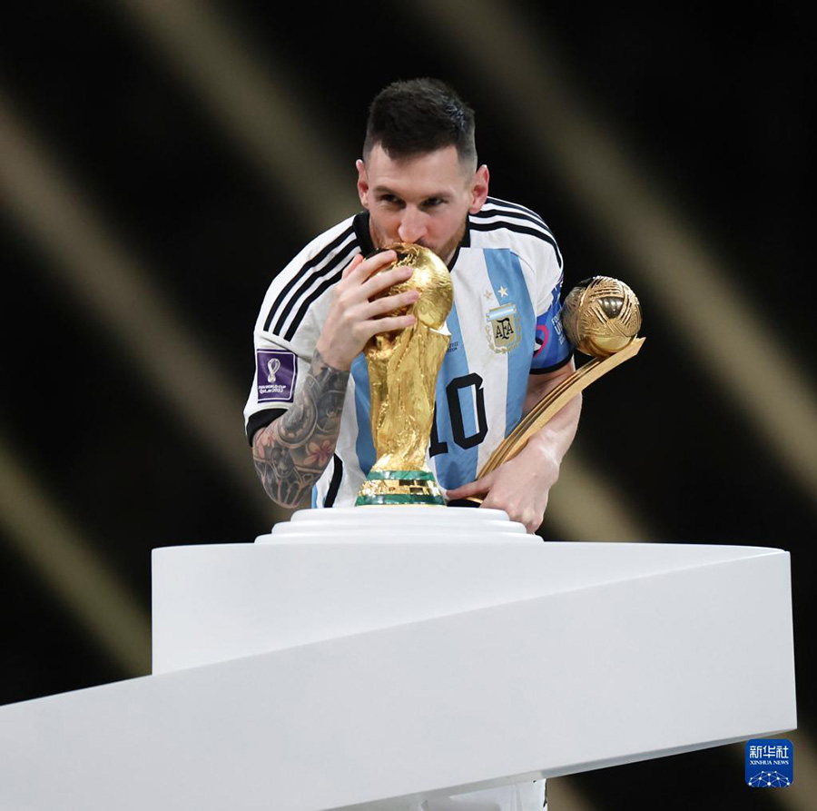 Аргентина әлем чемпионатын жеңіп алды. Месси алтын Кубокті сүйіп, төбесіне көтерді!