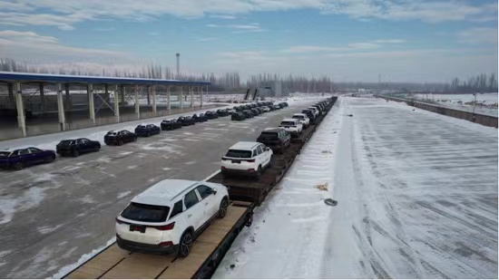Шыңжаң Қорғас алғаш рет жергілікті өндірілген коммерциялық көліктерге арналған халықаралық жүк пойызын іске қосты