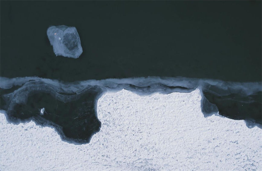 Еліміздегі ең үлкен ішкі Тұщы көлдің бетіндегі мұз сеңдері тамаша көрініс қалыптастырды