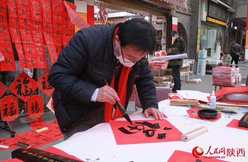 Қытайдың бүкіл аумағында көктем фестиваліне дайындық жүріп жатыр