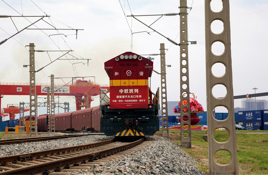 Шэньсидағы Қытай-Еуропа пойызының көлік экспорттауға арналған арнайы пойызы тұрақты тасымалдауды жүзеге асырады