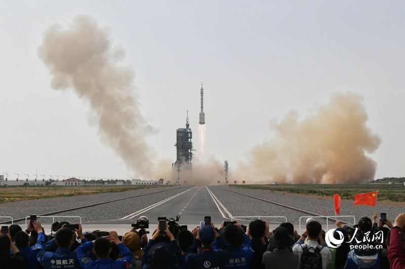 Басқарылатын «Шэньчжоу-16» ғарыш кемесі сәтті ұшырылды