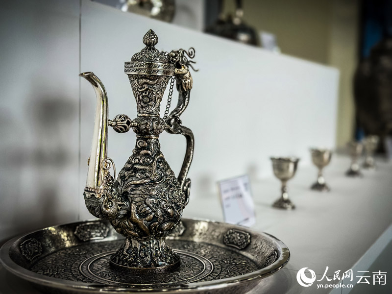 Юньнань өлкесінің Хэцин қаласында материалдық емес мәдени мұраға арналған салтанатты мереке өтті