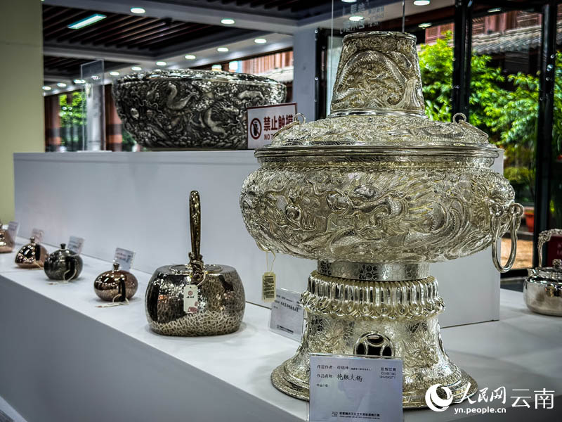 Юньнань өлкесінің Хэцин қаласында материалдық емес мәдени мұраға арналған салтанатты мереке өтті