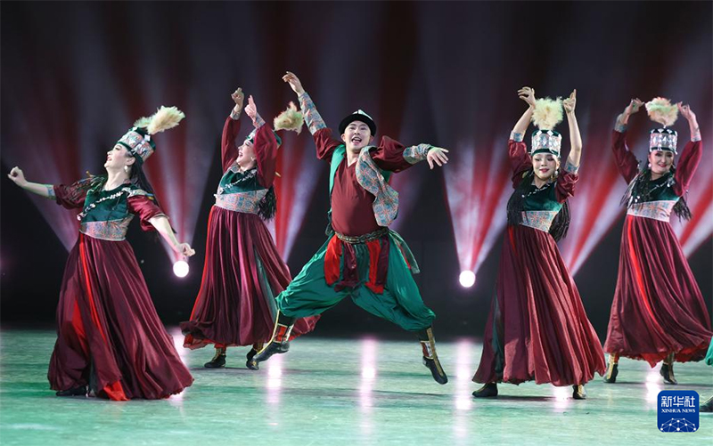Үшінші Шыңжаң кәсіби би байқауының финалы басталды