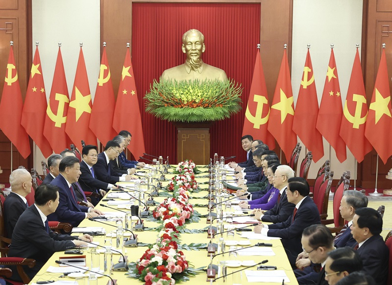Си Цзиньпин Вьетнам Коммунистік партиясы Орталық Комитетінің Бас хатшысы Нгуен Фу Чонгпен келіссөздер жүргізді