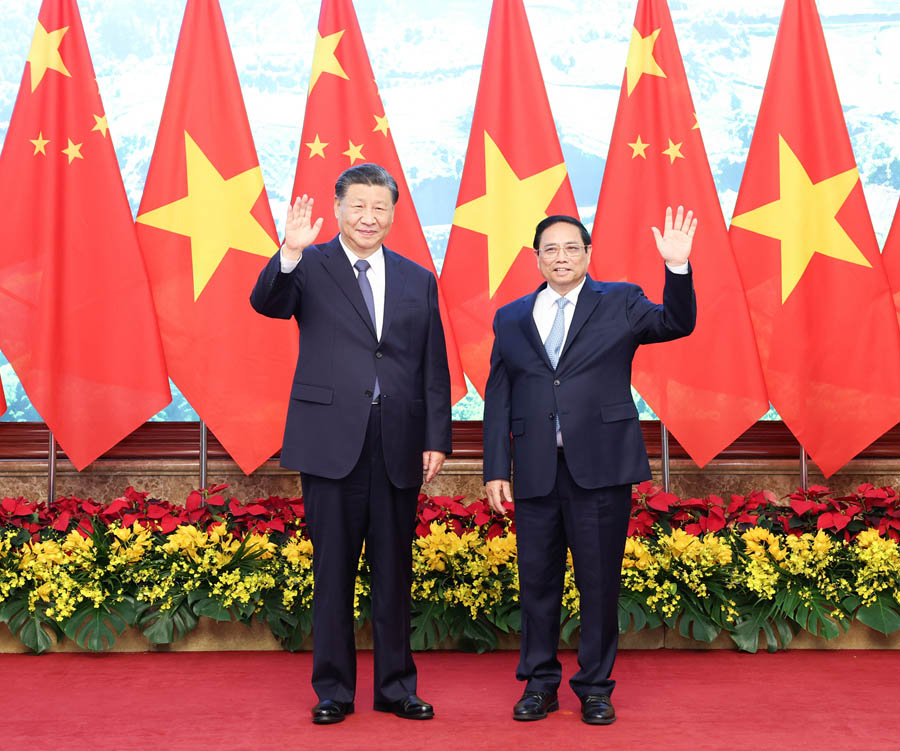 Си Цзиньпин Вьетнам үкіметінің Премьер-министрі Фам Минь Чинмен кездесті