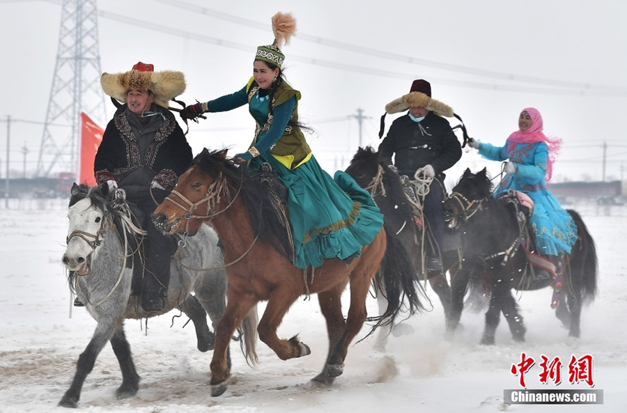 Мори, Шыңжаң：Қытайдағы жалғыз Өзбек этникалық ауылы соғым фестивалін өткізді