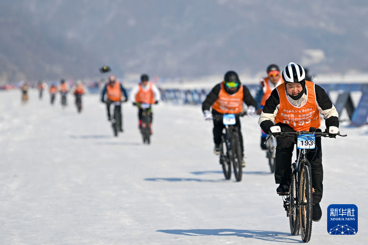 Сунхуа өзеніндегі коньки марафоны ойындарына 7000-нан астам адам қатысты