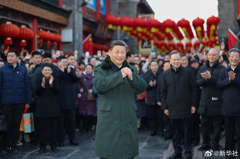 Си Цзиньпин көктем мерекесі қарсаңында Тяньцзиньдегі негізгі сатыдағы қызметкерлер мен бұқарадан хал-жағдай сұрады