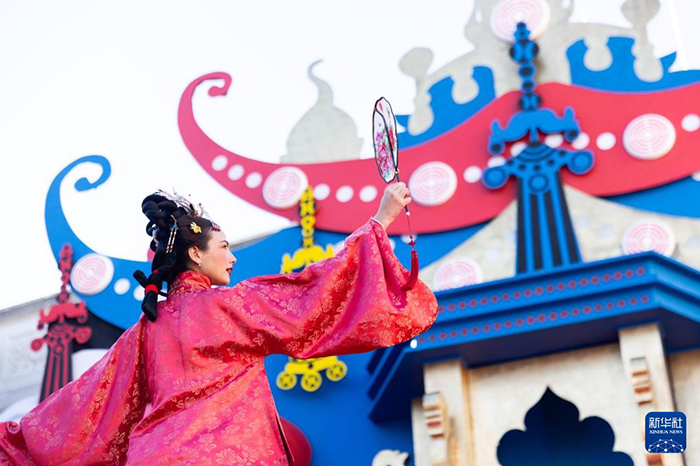 Қытай дәстүрлі киімдері Венеция карнавалында бой көрсетті