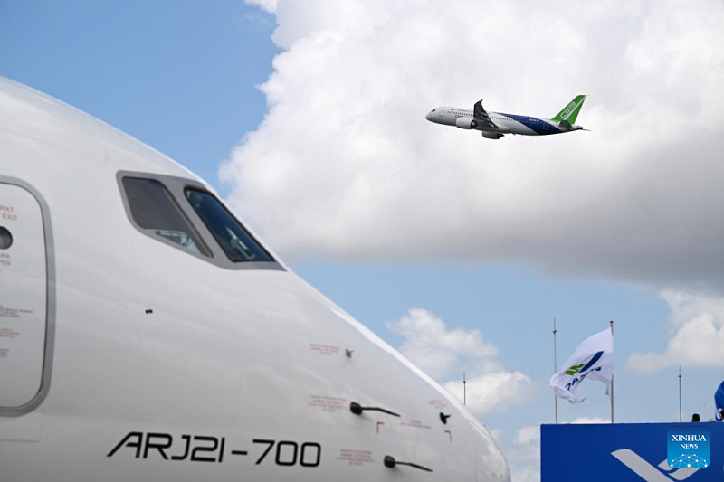 Қытай жасаған C919 және ARJ21 жолаушылар ұшағы Сингапур әуе көрмесіне қойылды