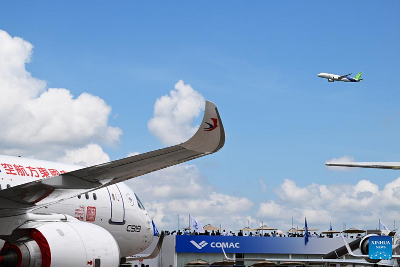 Қытай жасаған C919 және ARJ21 жолаушылар ұшағы Сингапур әуе көрмесіне қойылды