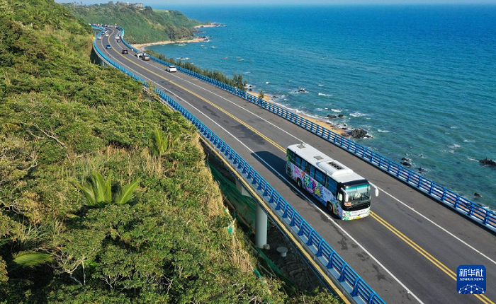 Хайнань Аралындағы туристік тасжолда экскурсиялық автобус ресми түрде ашылды