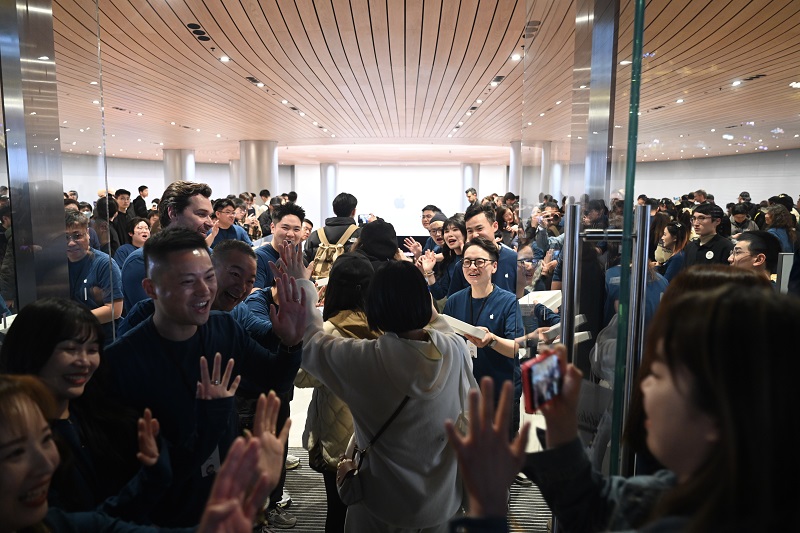Шанхайда әлемдегі екінші ірі Apple бөлшек сауда дүкені ашылды