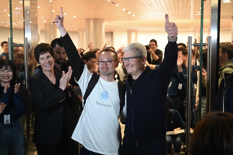 Шанхайда әлемдегі екінші ірі Apple бөлшек сауда дүкені ашылды