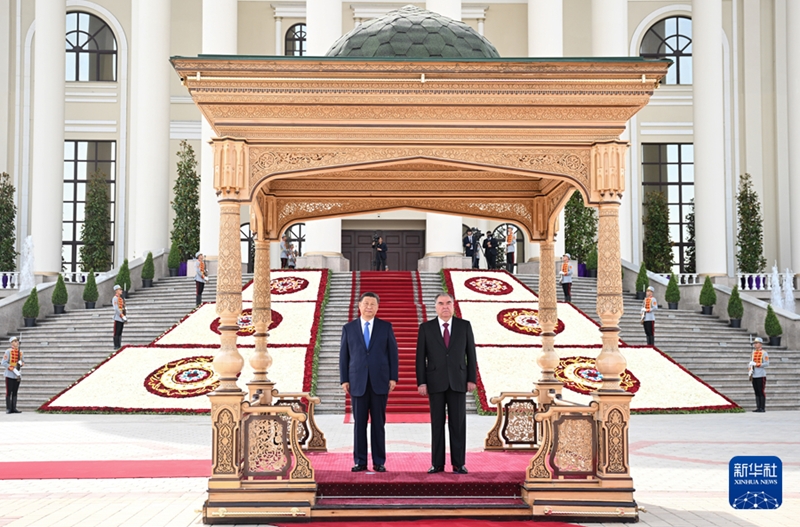 ҚХР Төрағасы Си Цзиньпин мен Тәжікстан Президенті Рахмон жаңа дәуірде Қытай мен Тәжікстан арасында жан-жақты стратегиялық серіктестік орнатылғанын жариялады