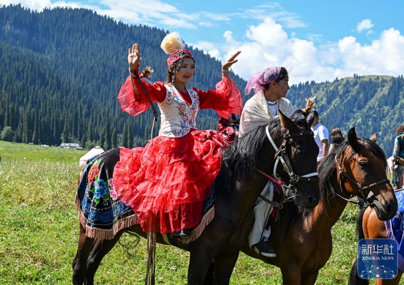 Шыңжаң жайлауында ақындар айтысы өтті