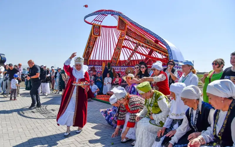 Қазақстанда «Шолпы тағу» дәстүрі көрсетілді