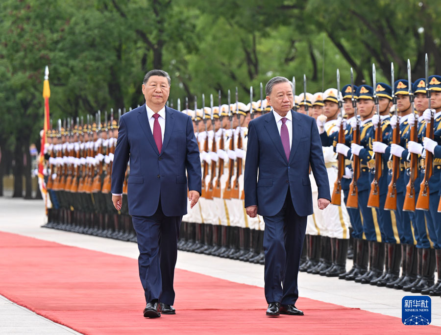 Си Цзиньпин Вьетнам Коммунистік партиясы Орталық Комитетінің Бас Хатшысы және Мемлекет төрағасы То Ламмен келіссөздер жүргізді